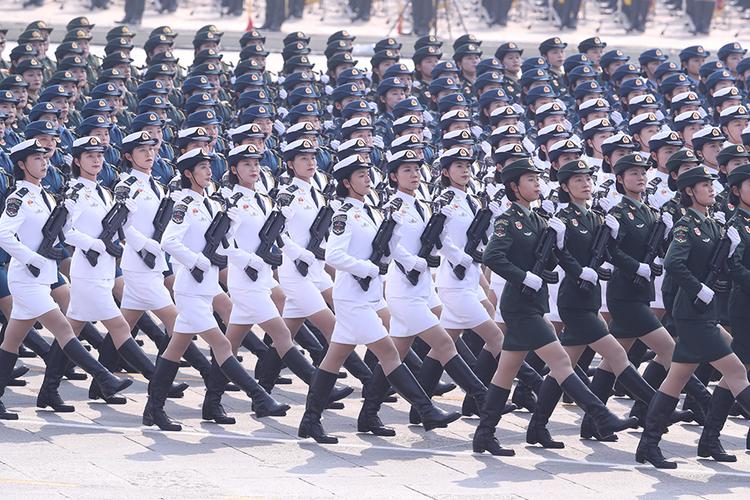 中国女兵阅兵视频